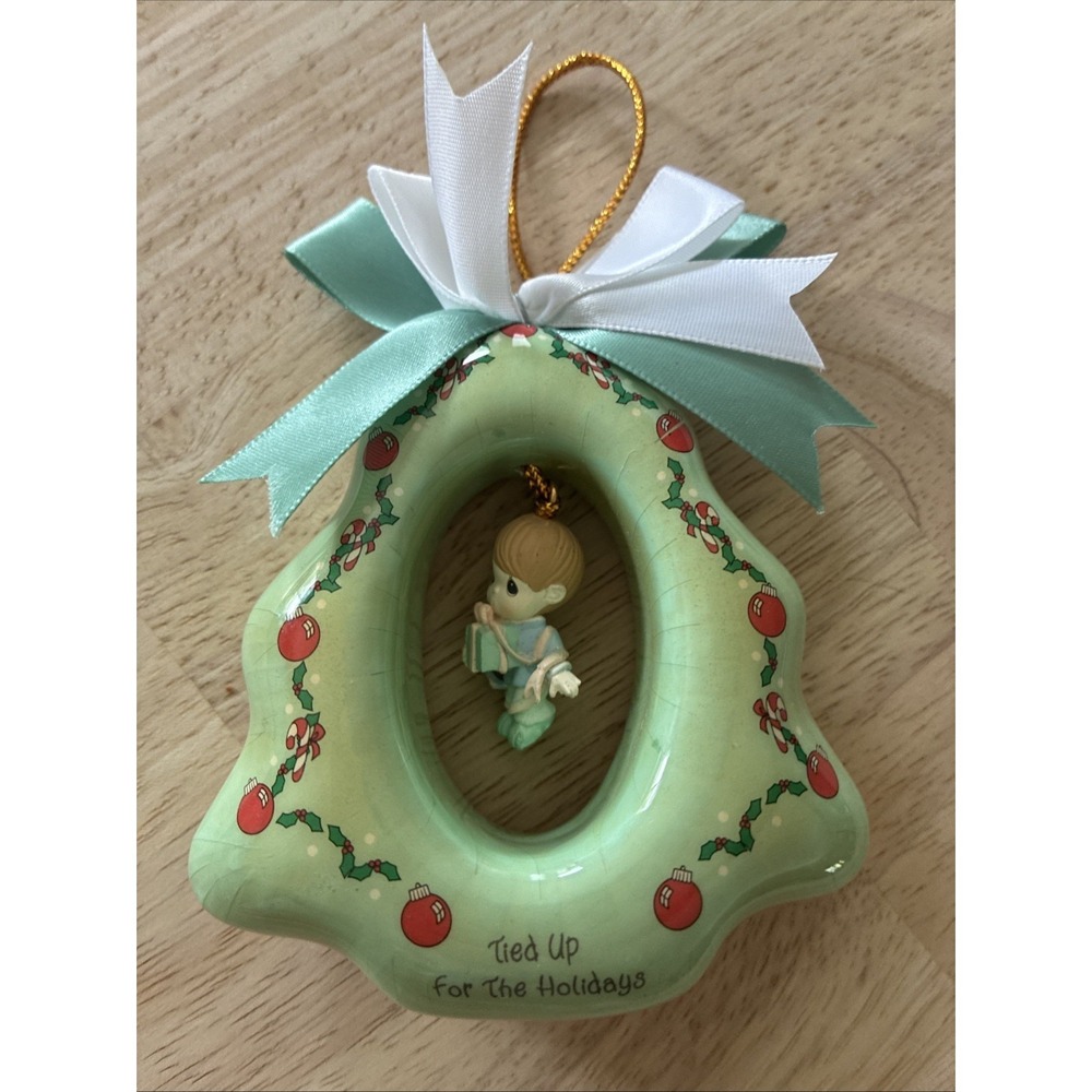 PRECIOUS MOMENTS "Tied Up For The Holidays" (1996) Christmas Tree ornament